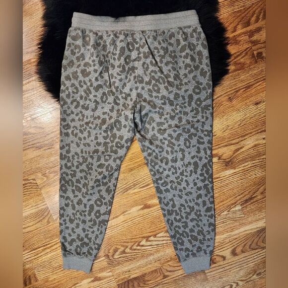 Leopard Print Women’s Joggers Size L - Picture 1 of 6
